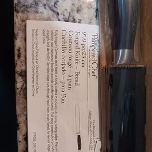 New in the Box -9 in Pampered Chef Bread Knife #1055